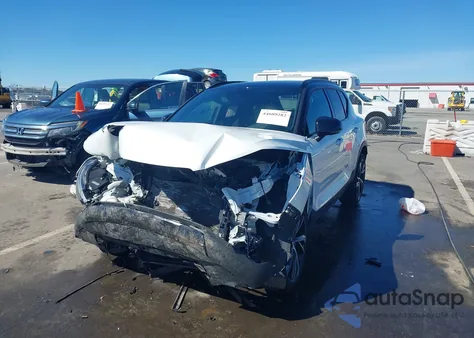 2022 Volvo Xc40 T5 R-Design из США, поврежденный, VIN YV4162UM0N2739387